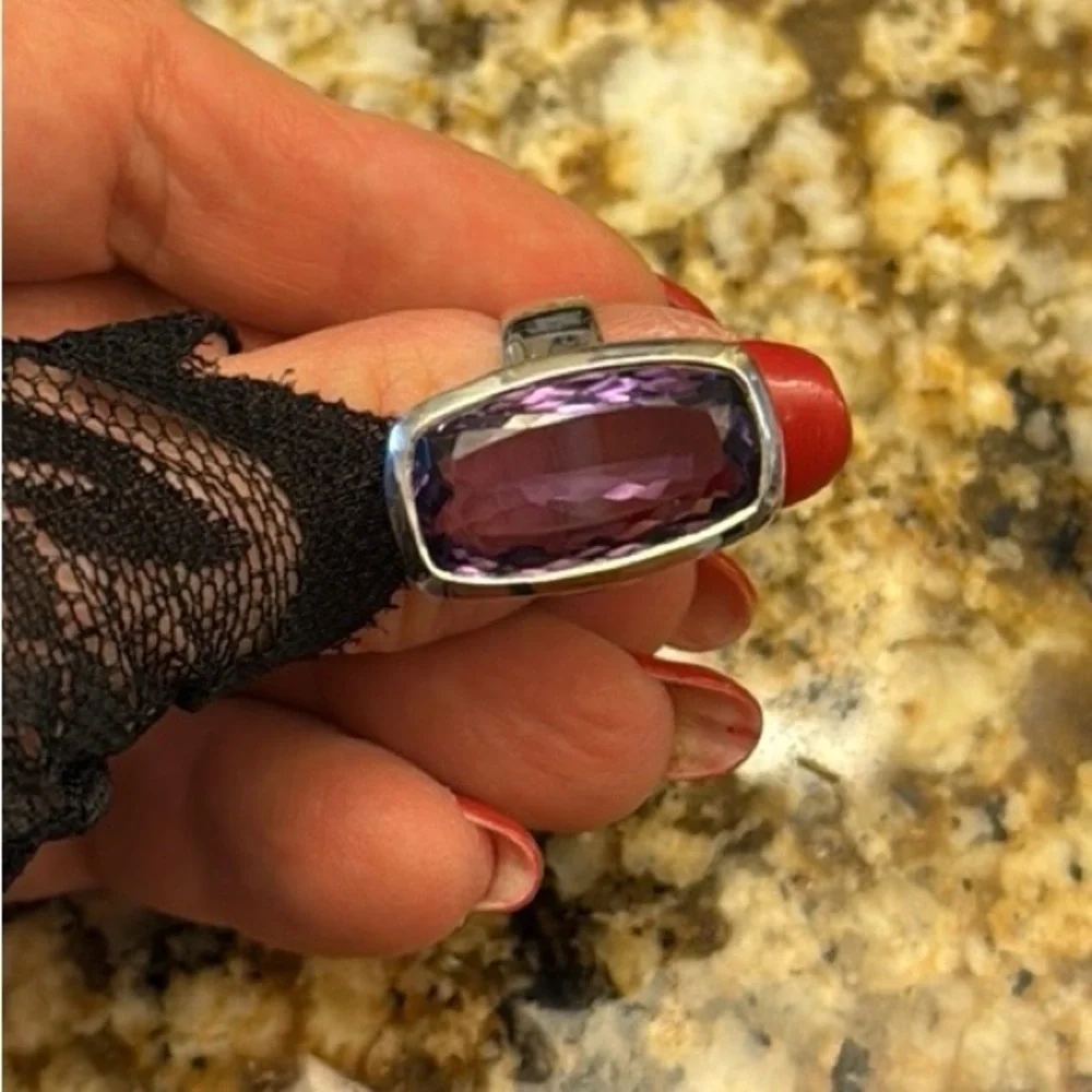 Elegant large Amethyst Purple‎ and sterling Silver Ring
